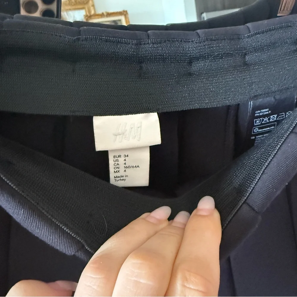 H&M Black Pleated Mini Skirt